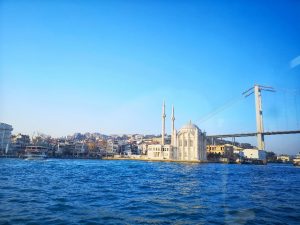 Selat Bosphorus penghubung Turki Asia dan Eropa