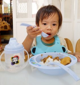 tips agar anak makan cukup mpasi 6 bulan