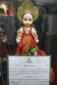Boneka dari rusia